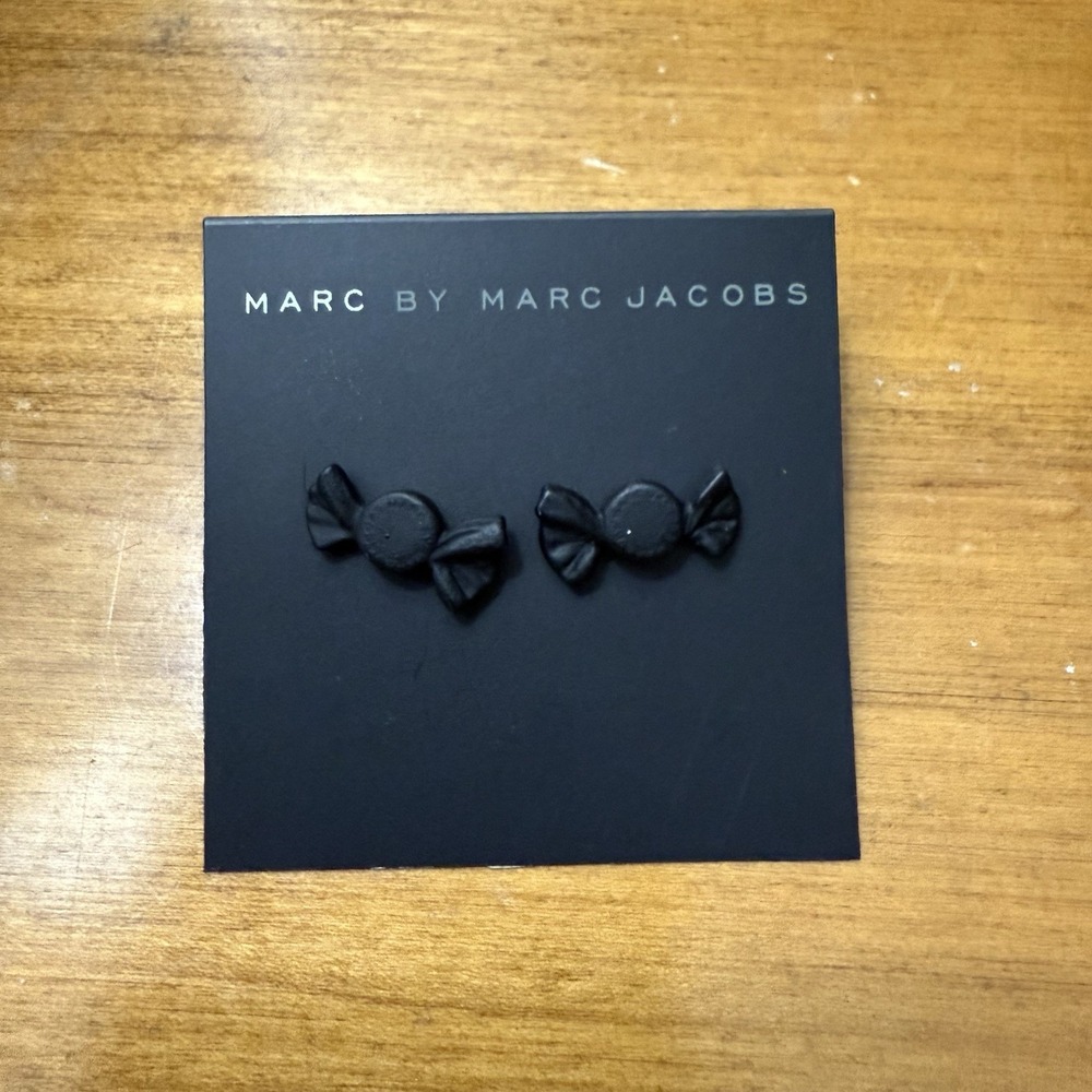 Marc By Marc‎ Jacobs Kandi Stud Earrings Black Gold Resin Circle Round Candy